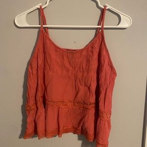 Cropped tank- lace detailing